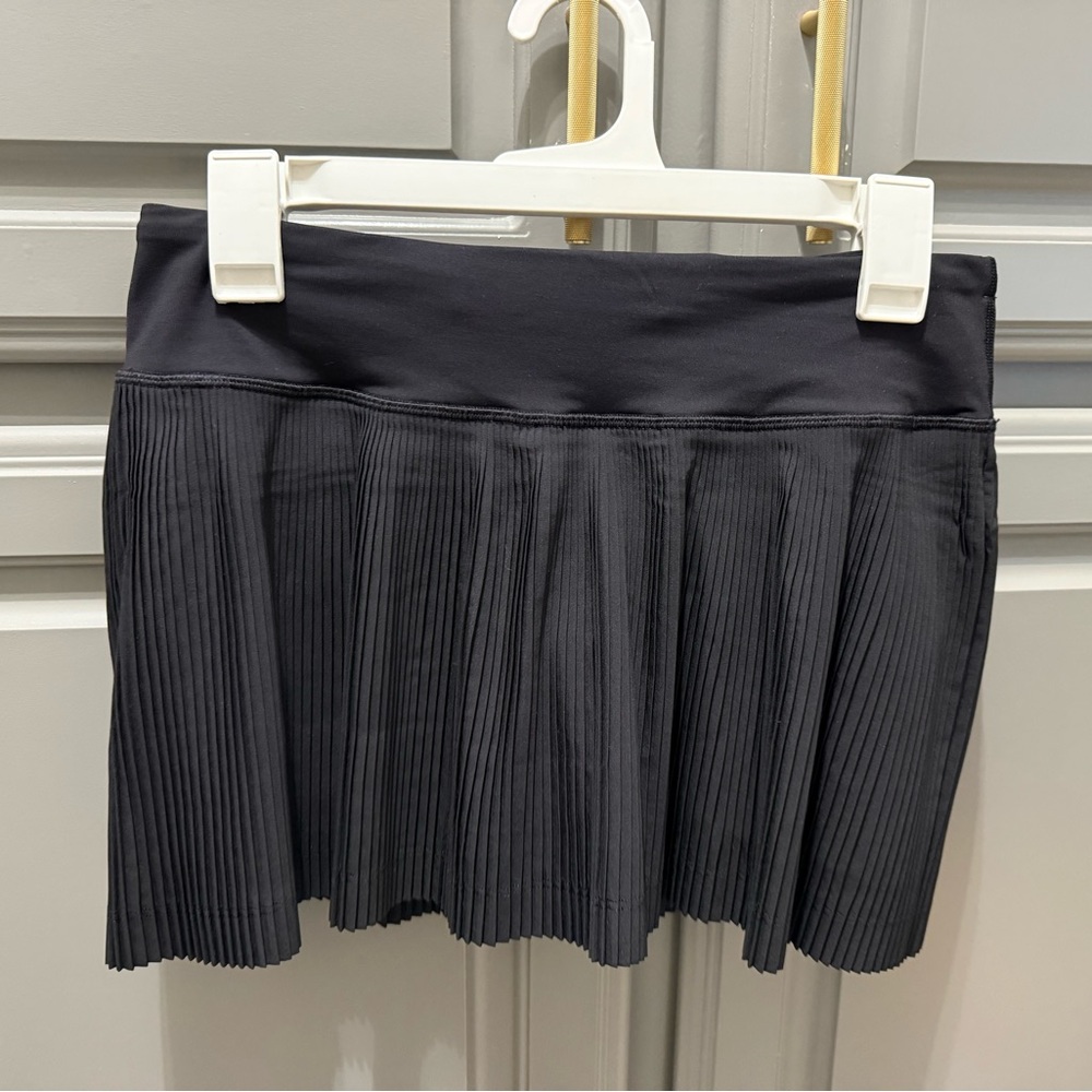 Lululemon Athletica Black Pleat to Street Skirt size 6